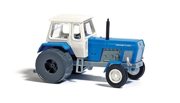 Traktor mit Eisenrädern ZT 300