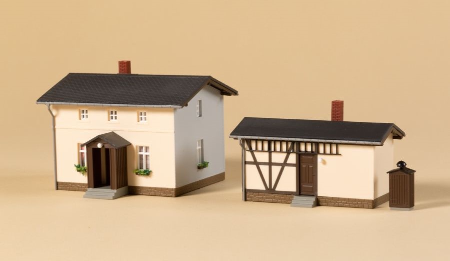 Vasúti őrház melléképülettel