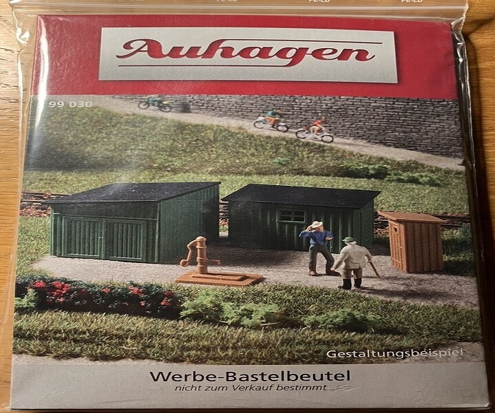 WC és két kis faház