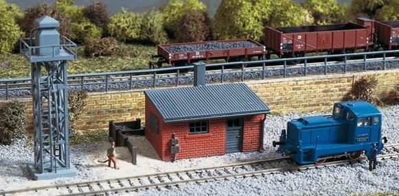 Homokolóépület és torony 