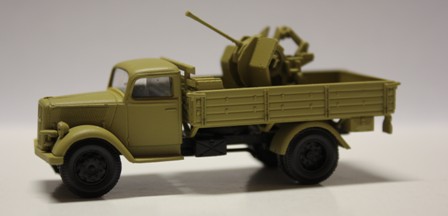 Opel, platós, légvédelmi ágyúval