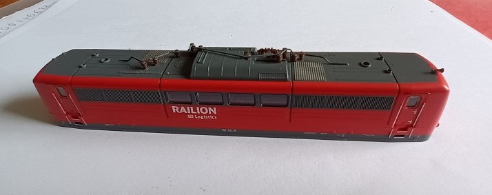 BR 151 mozdony ház ablakokkal kpl.