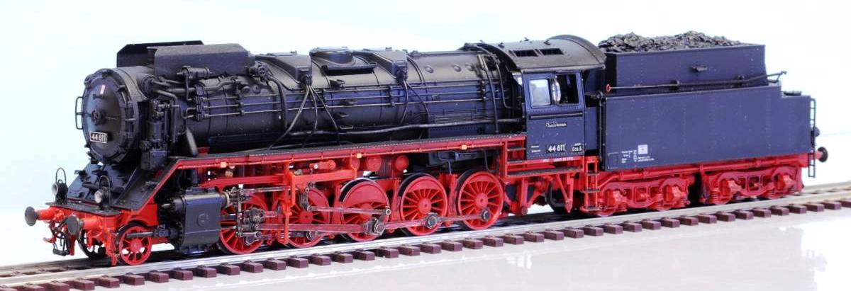 Gőzmozdony BR44 611, DR, Ep.III, mit Versuchswindleitblechen