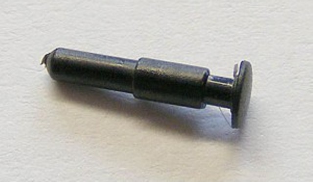 ütköző ívelt fekete V200 - M62