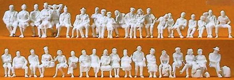 Festetlen ülő figurák 39db.