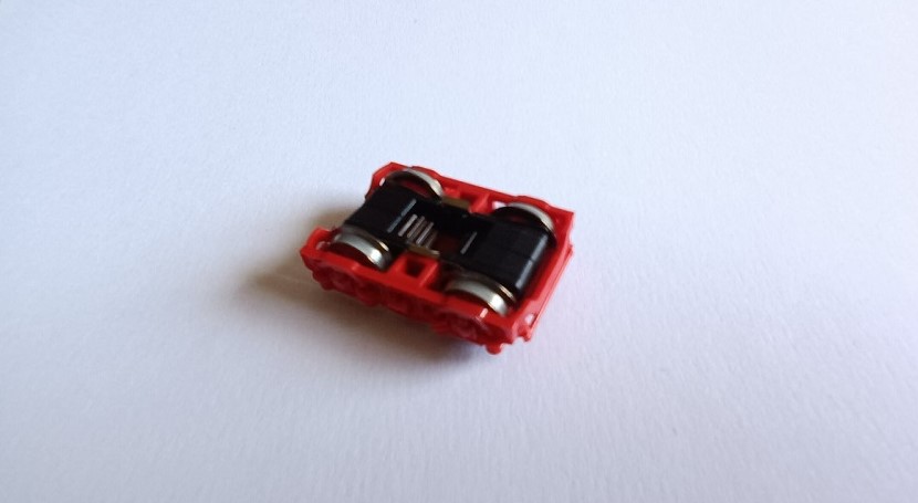 Drehgestelt Hinten mont rot mit Haftreifen   T32