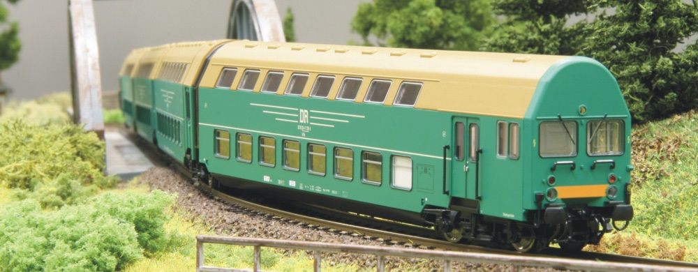 4tlg. Doppelstockzug, DR, Ep.IV, Lichtd.