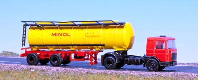 MAN nyerges tartálykocsi 'Minol'